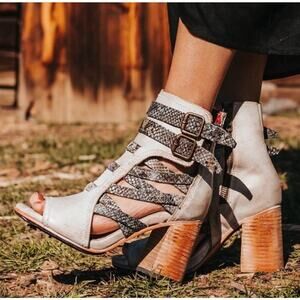 FREEBIRD Tiara Block Heel Booties 10 Ice Multi NWOB